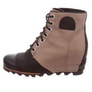 Sorel PDX Lace-Up wedge sz 7